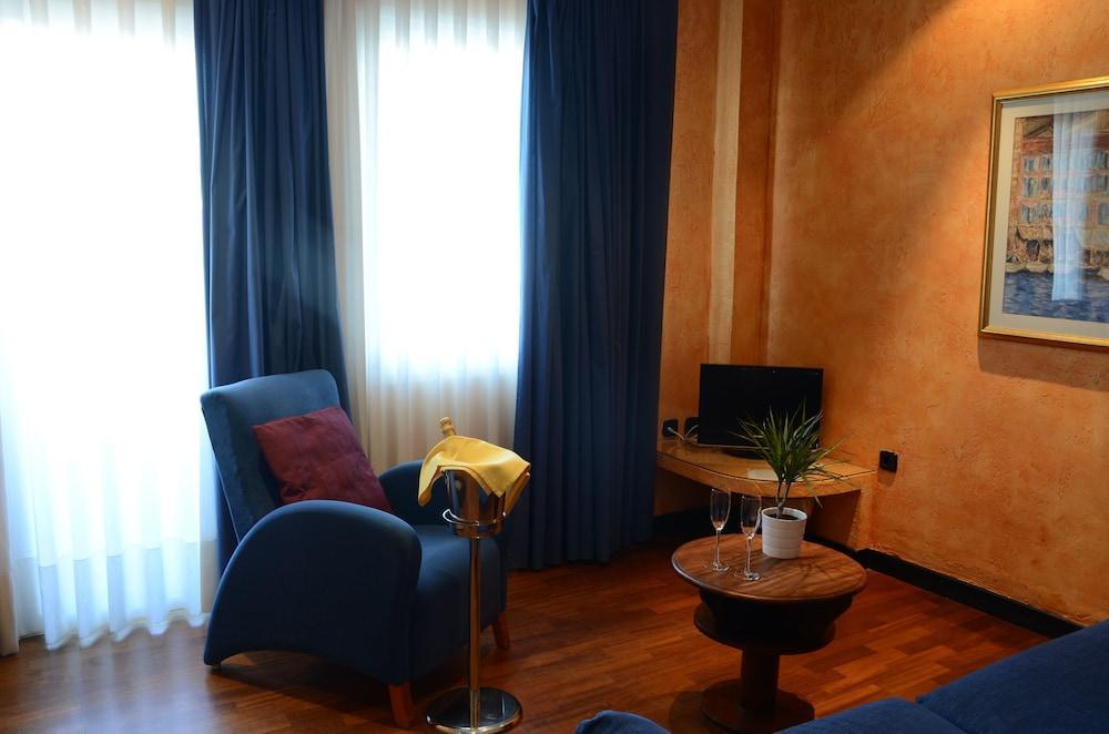 Hotel Tikar Garrucha Luaran gambar