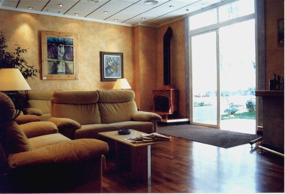 Hotel Tikar Garrucha Luaran gambar