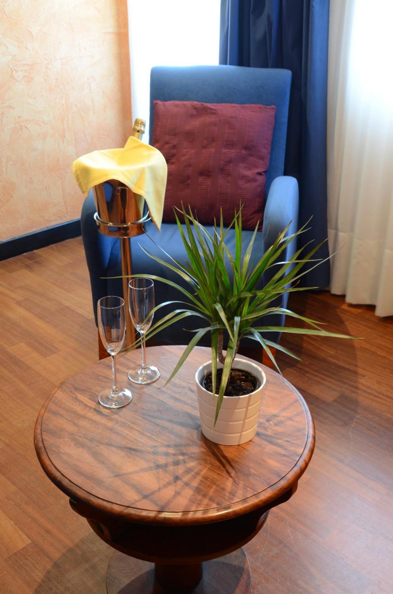 Hotel Tikar Garrucha Luaran gambar